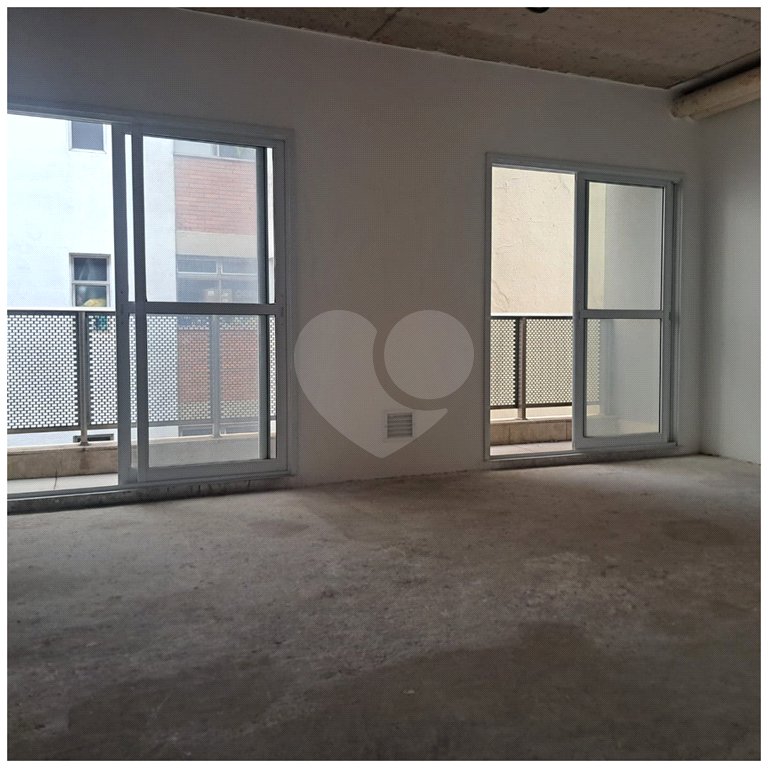 Sala comercial, nova, para venda ou locação, junto à Estação Vergueiro do Metrô