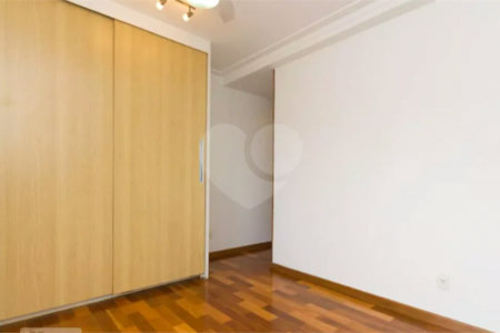 Cobertura duplex à venda na Mooca de 277m² com 3 dormitórios, 1 suíte e 3 vagas.
