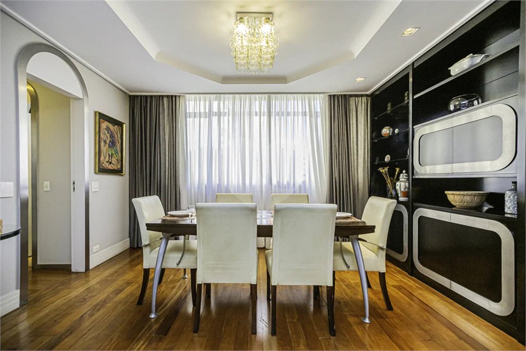 Apartamento á venda em Higienópolis com 212m² 3 dormitórios 1 suíte 2 vagas