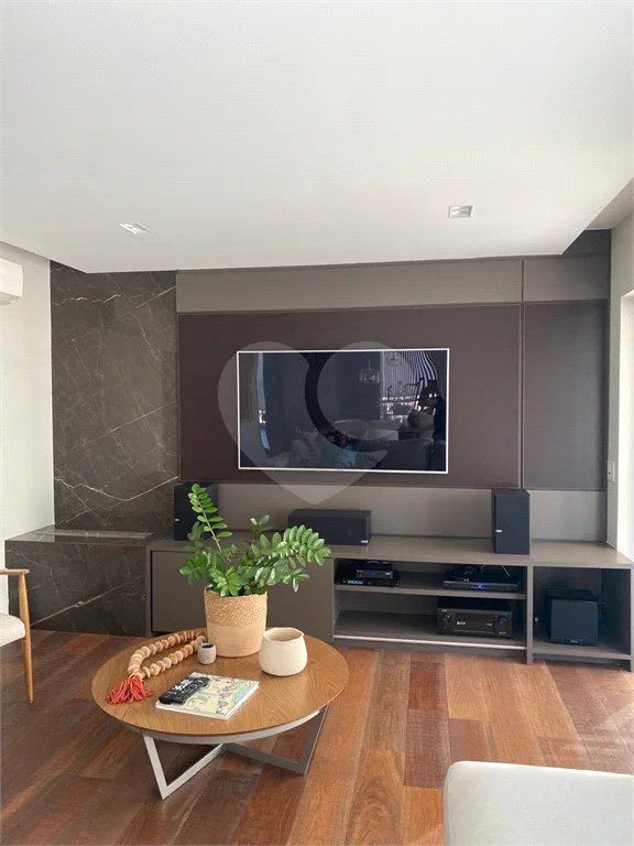 Apartamento de 224m² com 4 dormitórios, 3 suítes, 4 vagas de garagem e deposito