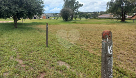 Terreno à venda no condomínio Vila Pinhal, Itirapina - SP