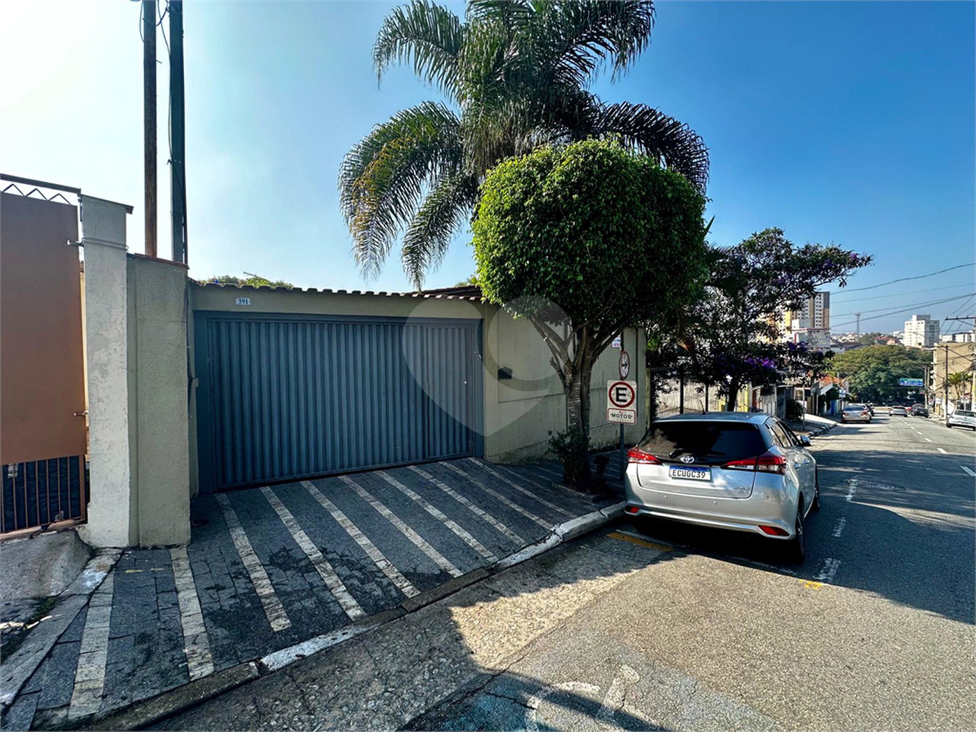 Casa com Piscina e Churrasqueira | 2 Suítes | Edícula | 3 Vagas | 275m²