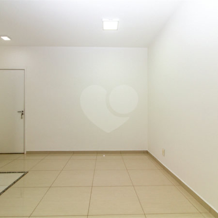 Apartamento com 02 dormitórios, sendo 1 suíte com 02 vagas de garagem