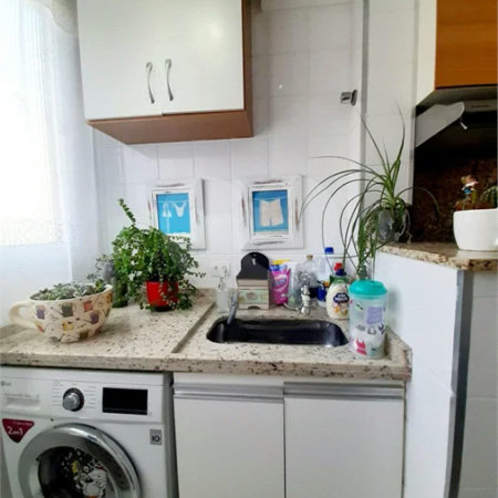 Apartamento com 2 quartos e 1 banheiro