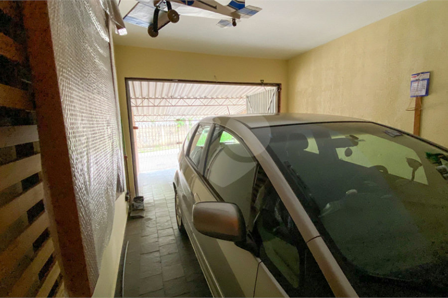 Sobrado com 03 dormitórios e 2 vagas no Jd Líbano