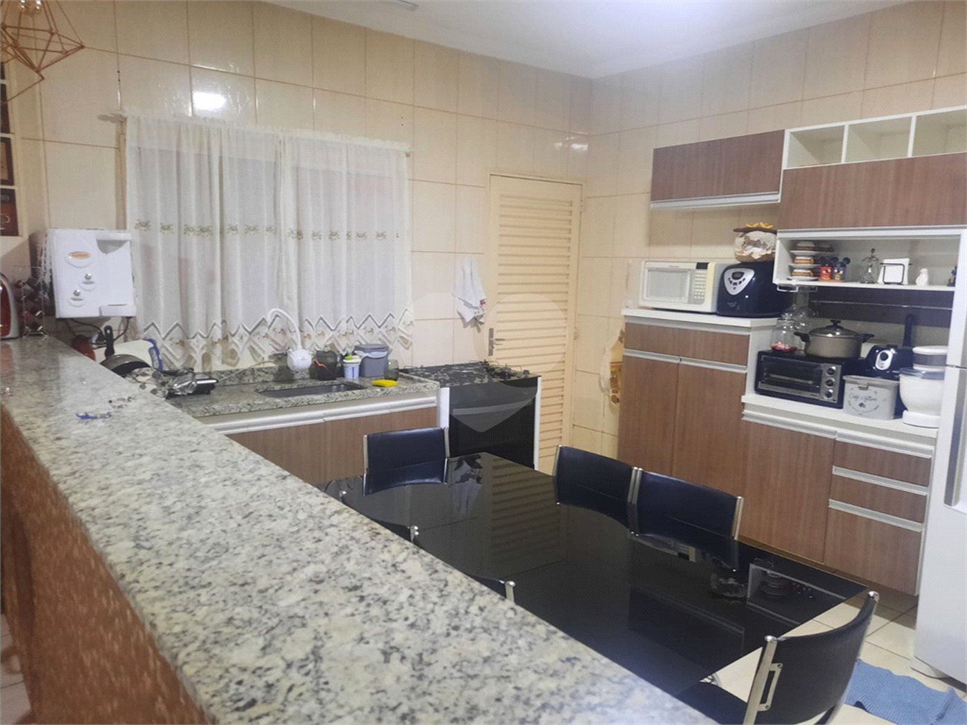 Ótima Oportunidade: Casa com Área de Lazer e Garagem para Dois Carros