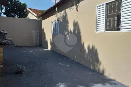 Casa térrea para venda, na cidade de Araraquara/SP.