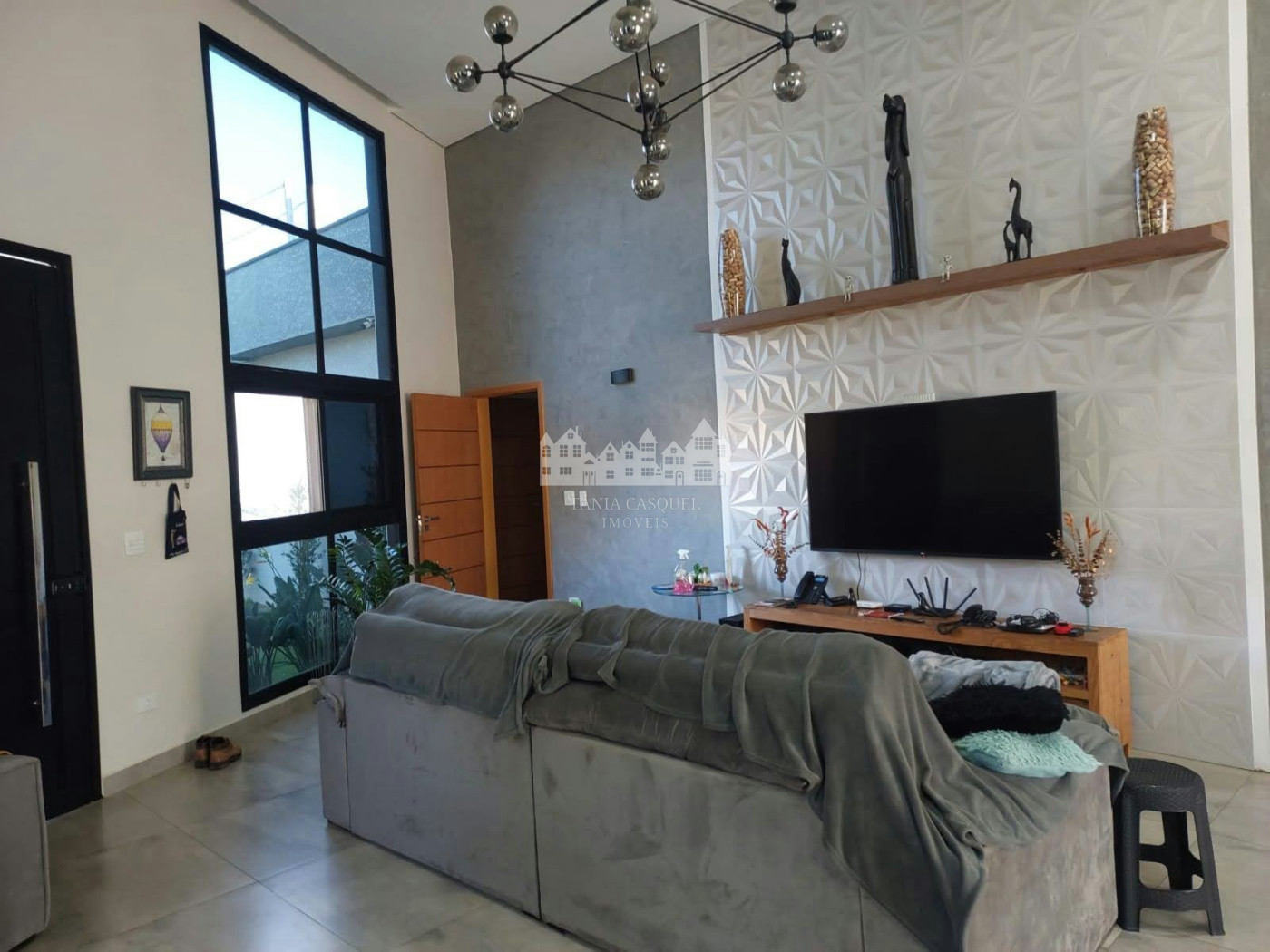 Casa à venda com 4 quartos, sendo 2 suítes,  no condomínio Figueira Garden, Atibaia - SP