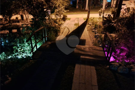 Casa à venda com 5 quartos, sendo 1 suíte, no condomínio Village da Serra, Araçoiaba da Serra - SP