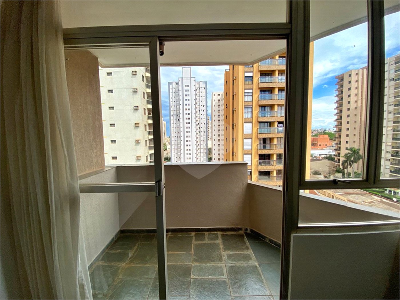 Apartamento à venda com 2 quartos, sendo 1 suíte, no Centro, Ribeirão Preto, SP