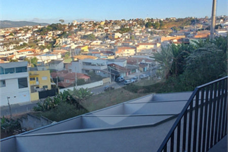 Sobrado à venda com 2 suítes em Jardim Imperial, Atibaia, SP