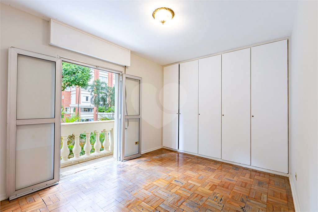 Apartamento à venda com 3 quartos, sendo 1 suíte, em Cerqueira César, São Paulo, SP