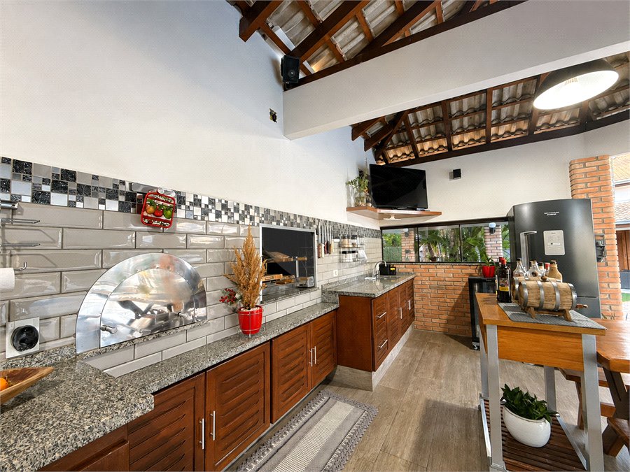 Casa à venda com 5 suítes no condomínio Parque Village Castelo, Itu - SP