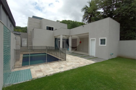 Casa à venda com 3 quartos, sendo 1 suíte, no condomínio Fazenda Cantagalo, Rio de Janeiro - RJ