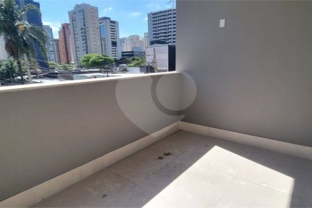 Apartamento à venda com 3 suítes em Moema, São Paulo, SP