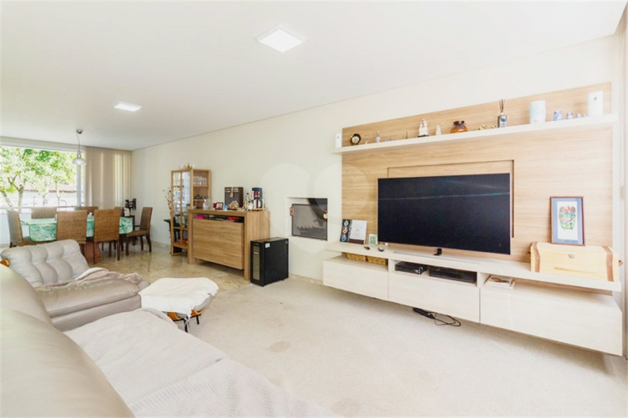 Casa à venda com 4 quartos, sendo 2 suítes, no condomínio Domus, São Paulo - SP