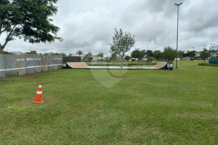 Casa em Construção com Área Gourmet e Piscina no Condomínio Damha II