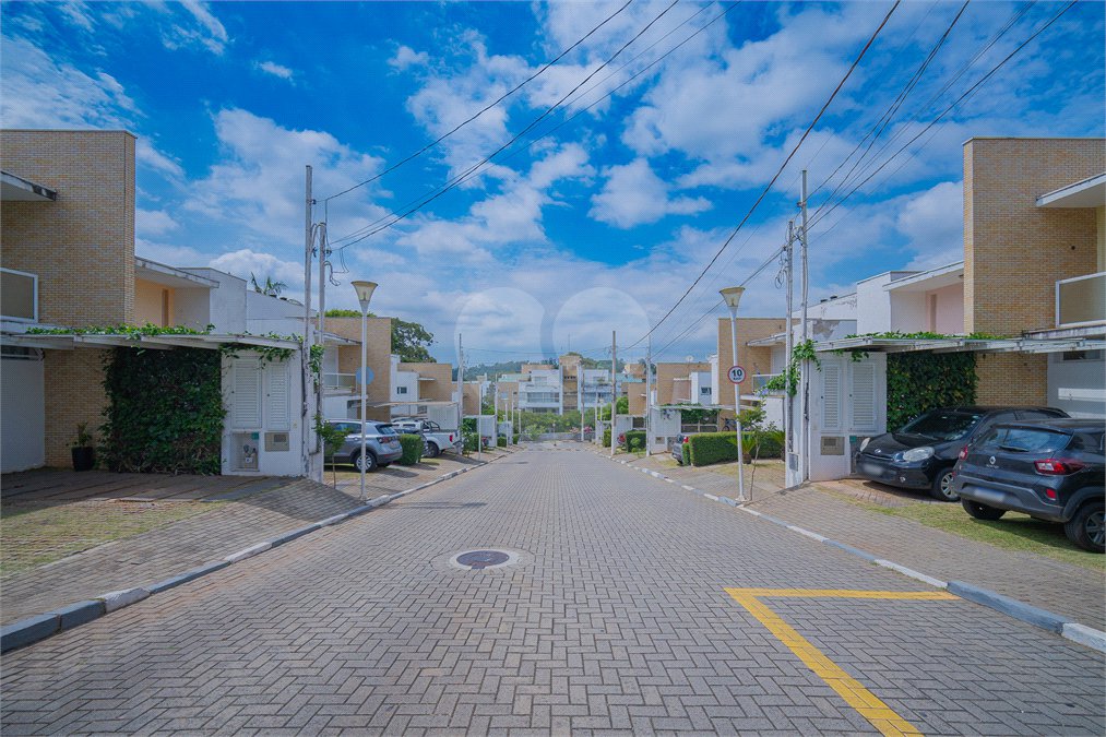 Casa à venda com 3 quartos, sendo 1 suíte,  no condomínio Queluz Vita - Casas, Cotia - SP