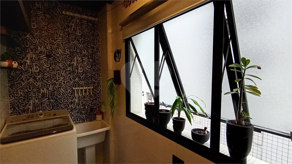 Apartamento à venda com 2 quartos, sendo 1 suíte, em Pitangueiras, Guarujá, SP