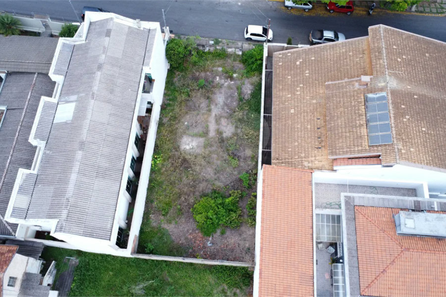 Terreno 300m² à Venda próximo ao centro á poucos metros da Avenida Champagnat