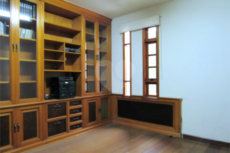 Casa à venda com 3 suítes em Alto da Boa Vista, São Paulo, SP