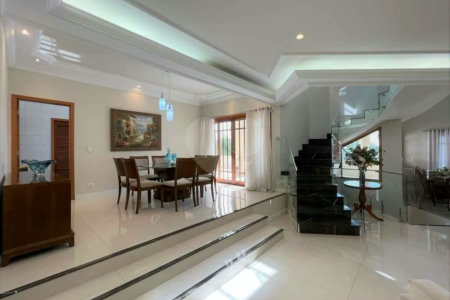 Casa à venda com 4 quartos, sendo 3 suítes, em Jardim Passárgada I, Cotia, SP