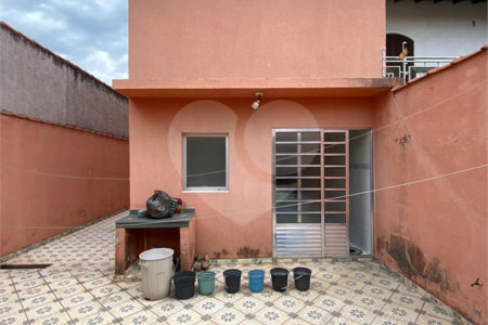 Sobrado à venda com 3 quartos, sendo 1 suíte, em Jardim dos Ipês, Suzano, SP