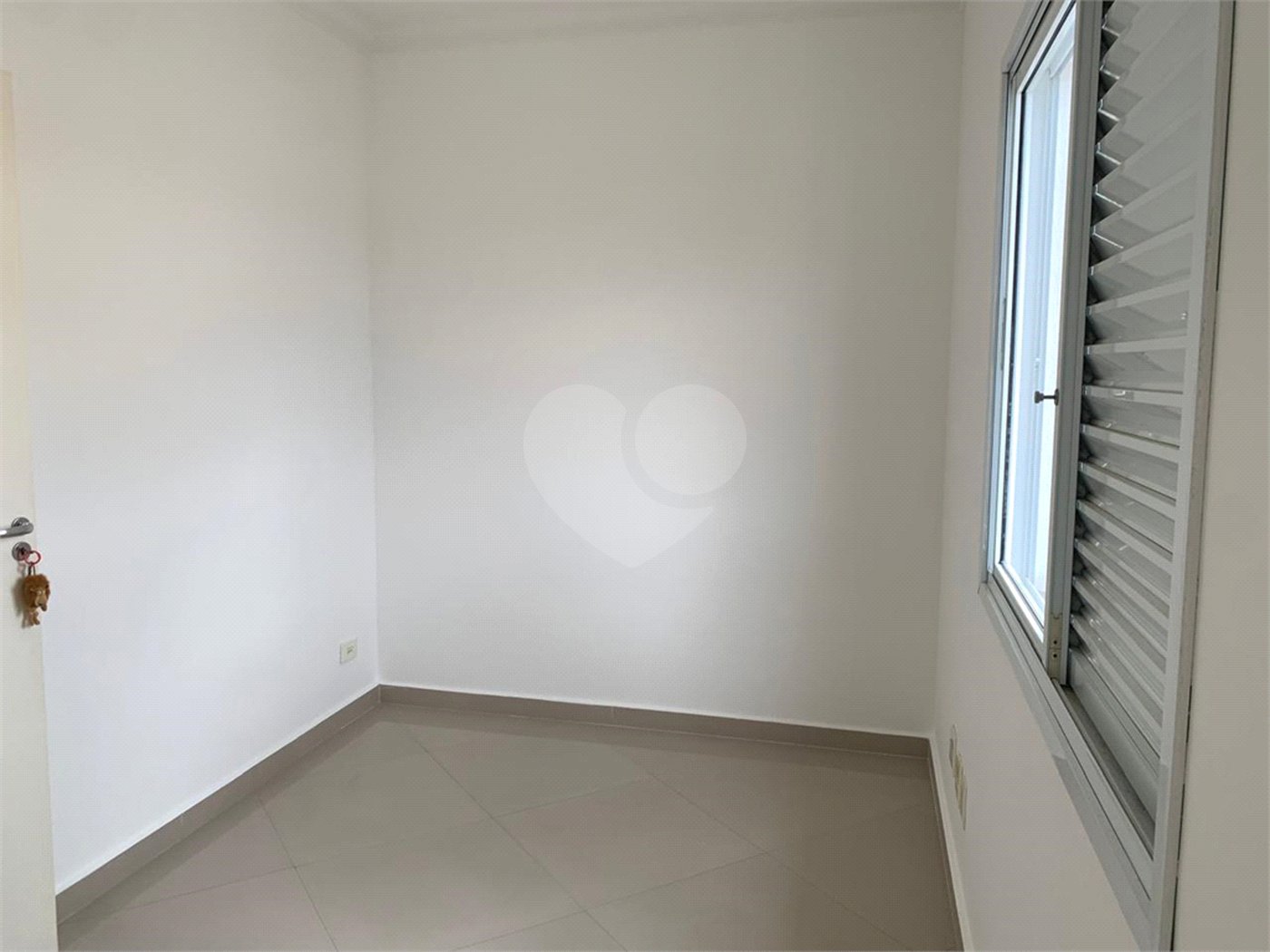 Sobrado à venda com 4 quartos, sendo 1 suíte, em Vila Campo Grande, São Paulo, SP