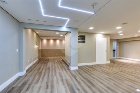 Casa à venda ou para alugar com 12 quartos, sendo 2 suítes, em Alto da Boa Vista, São Paulo, SP