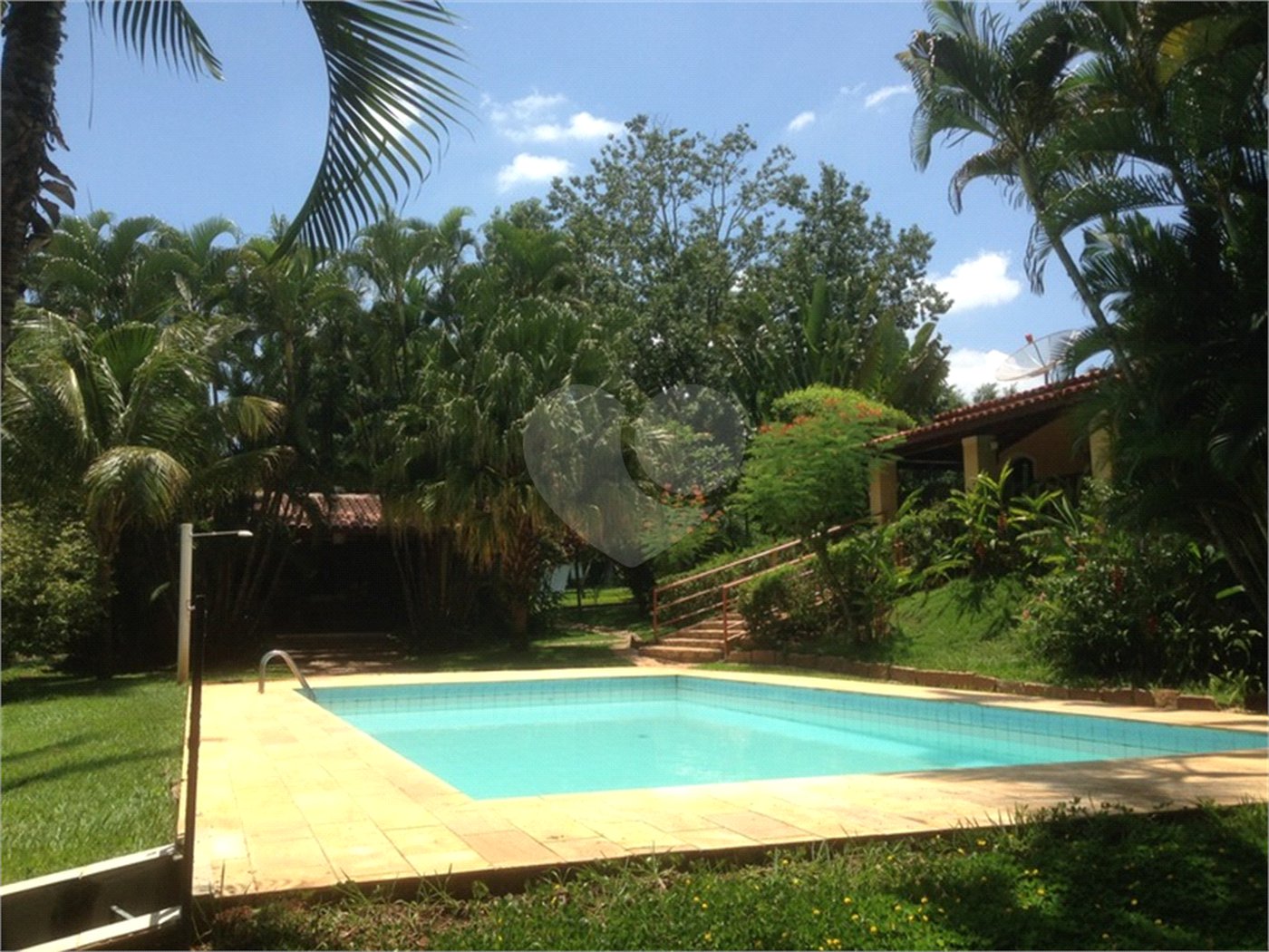 Casa à venda com 5 quartos, sendo 3 suítes, no condomínio Recanto das Flores, Indaiatuba - SP