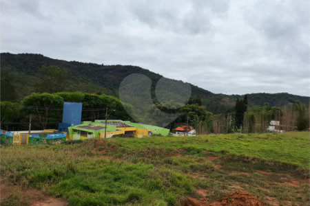 Casa à venda com 2 quartos no condomínio Residencial Cristal Lll, Mogi das Cruzes - SP