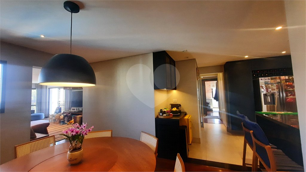 Apartamento à venda com 4 quartos, sendo 2 suítes, em Morumbi, São Paulo, SP