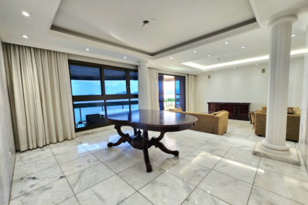 Apartamento Alto Padrão Frente Mar com 4 Dormitórios, 3 Suítes e 3 Vagas na Orla de Santos