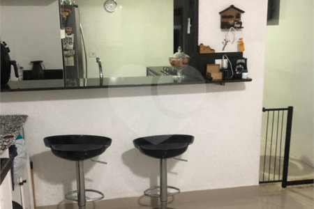 Casa à venda com 3 quartos, sendo 1 suíte, no condomínio Residencial Sabará, São Paulo - SP