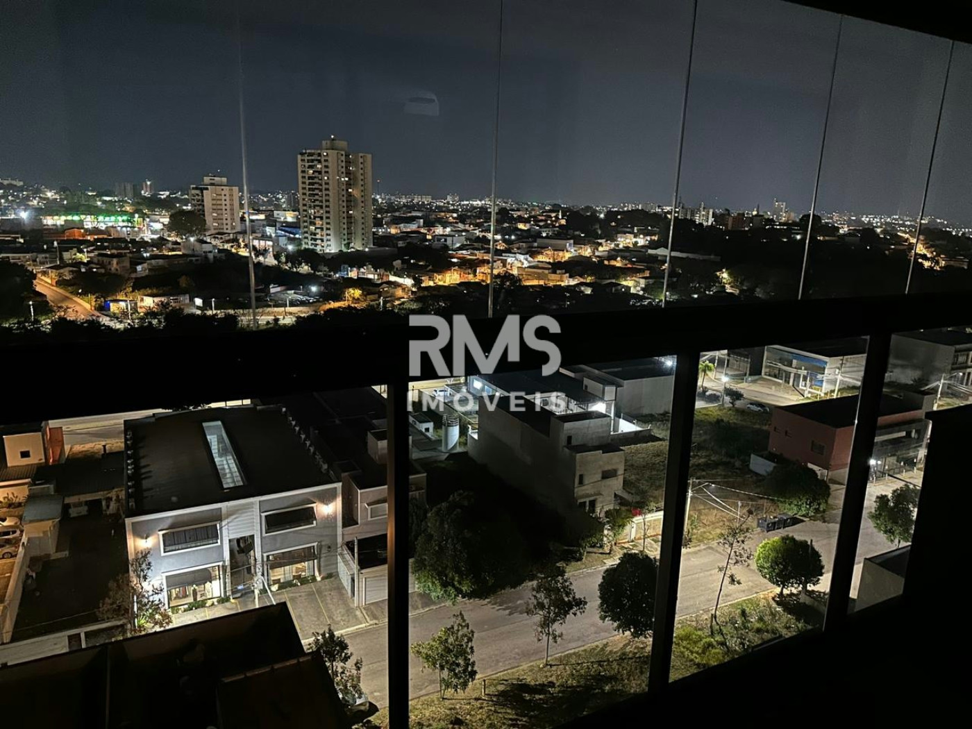 Apartamento à venda ou para alugar com 2 quartos, sendo 1 suíte,  em Itu Novo Centro, Itu, SP
