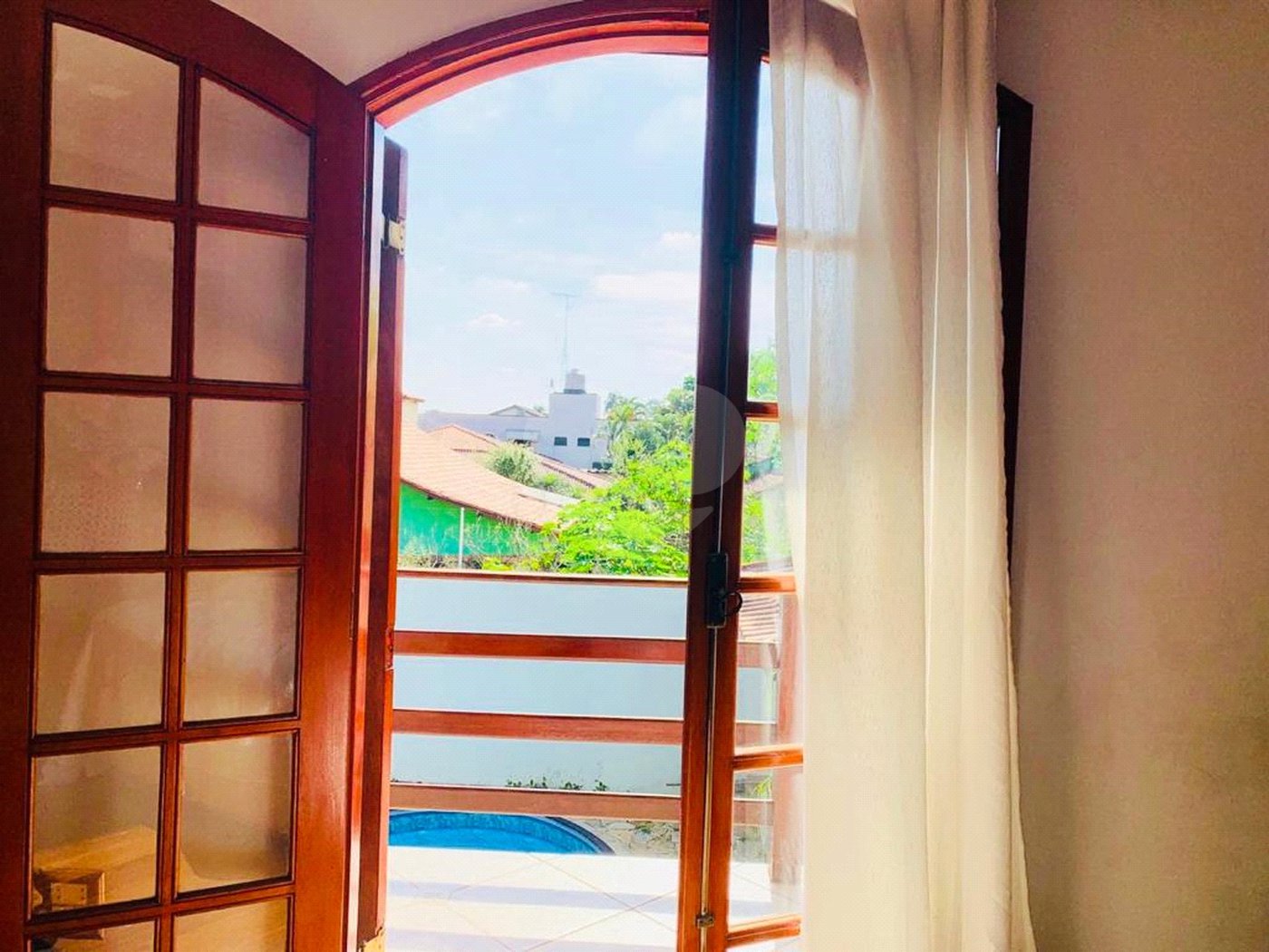 Sobrado à venda com 4 quartos, sendo 3 suítes, em Interlagos, São Paulo, SP