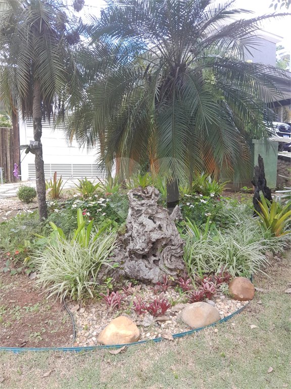 Casa à venda ou para alugar com 4 suítes em Chácaras São Carlos, Cotia, SP