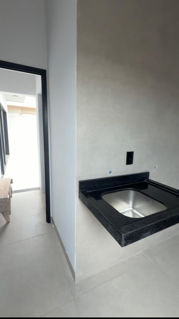 Casa à venda com 3 quartos no condomínio Villa de León, Três Lagoas - MS