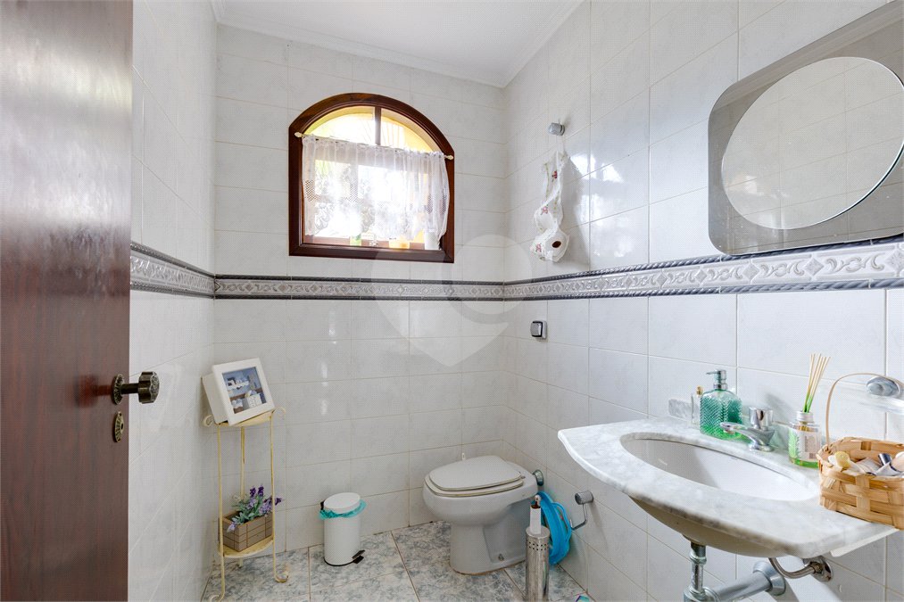 Sobrado à venda com 4 quartos, sendo 1 suíte, em Alto da Boa Vista, São Paulo, SP