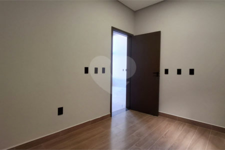 Casa à venda com 3 quartos, sendo 1 suíte, no condomínio Horto Florestal 1, Sorocaba - SP