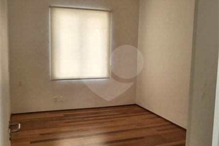 Sobrado à venda ou para alugar com 3 quartos, sendo 1 suíte, em Água Branca, São Paulo, SP