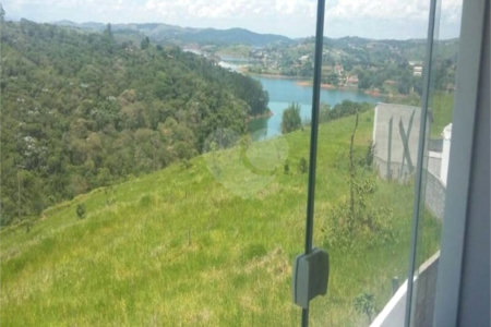 Casa à venda com 4 quartos, sendo 2 suítes,  no condomínio Jardim Imperador, Igaratá - SP