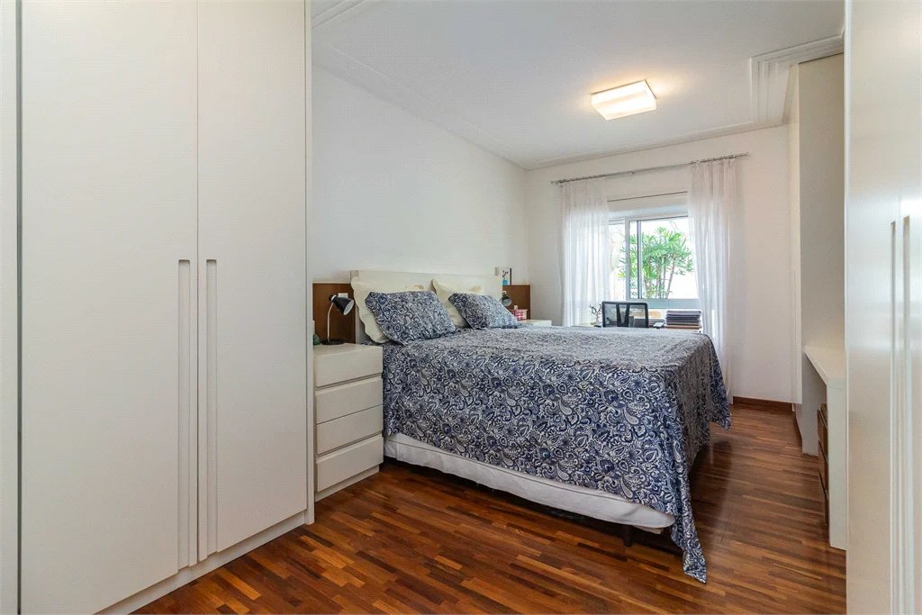 Apartamento à venda com 3 suítes em Vila Cordeiro, São Paulo, SP