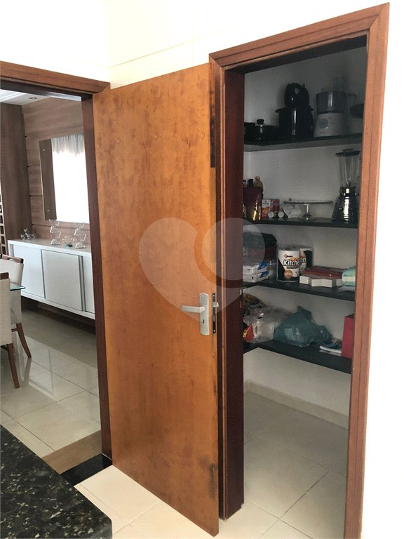 Casa à venda com 3 quartos, sendo 1 suíte, no condomínio Fiorella, Valinhos - SP