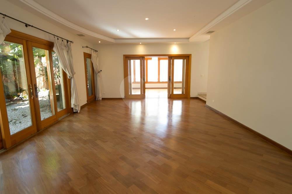 Casa à venda com 4 suítes no condomínio Jardim das Azaléias, São Paulo - SP