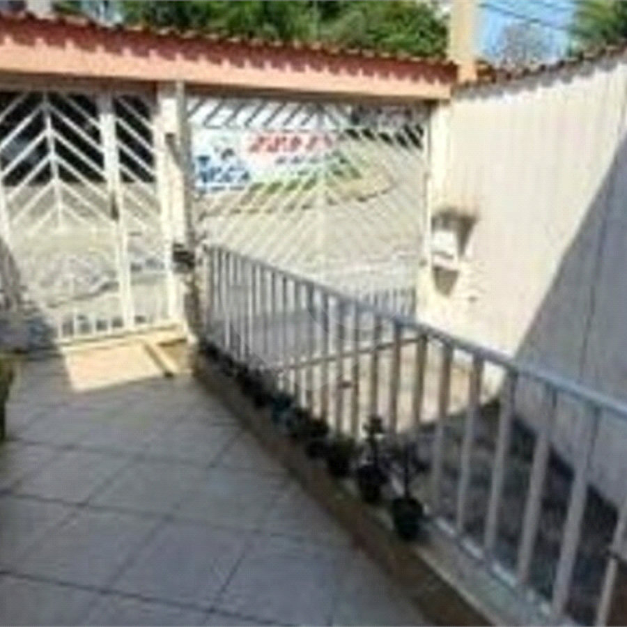 Casa com 205m² , 3 dormitórios , sendo todos suítes , 5 vagas , á venda no bairro Bangú em Santo André.