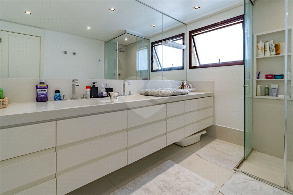 Apartamento à venda com 4 quartos, sendo 3 suítes, em Santa Cecília, São Paulo, SP