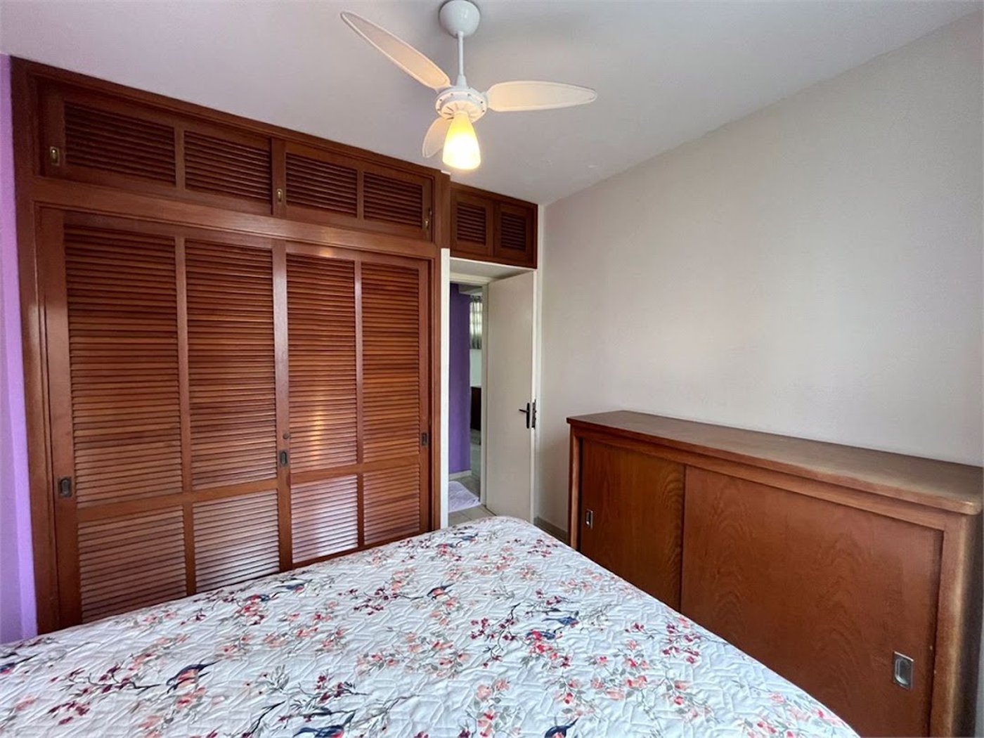 Apartamento de 1 Dormitório na Quadra da Praia das Pitangueiras – Localização Privilegiada!