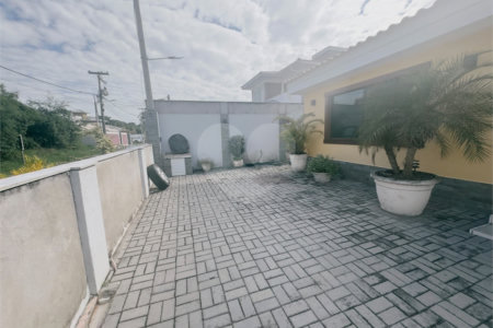 Casa em condomínio à venda com 4 quartos, sendo 2 suítes,  em Caravelas, Armação dos Búzios, RJ