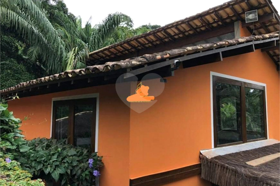 Casa à venda com 4 quartos, sendo 2 suítes,  em Barra Velha, Ilhabela, SP